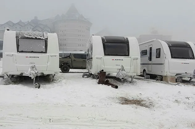 1 gece fiyatına aylarca tatil yapıyorlar! Uludağ'ın keyfini en çok karavancılar çıkardı