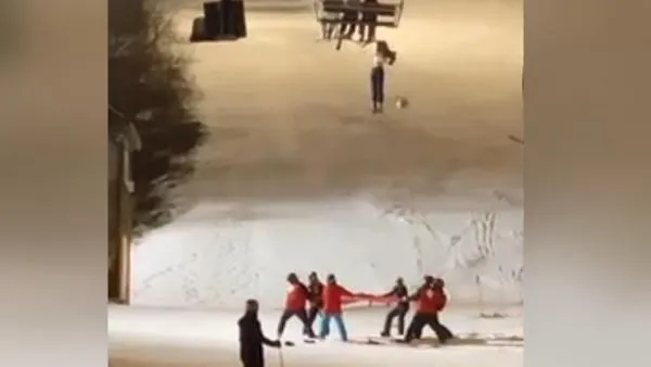 Kayakçı havada asılı kaldı: Korku dolu anlar kamerada-4