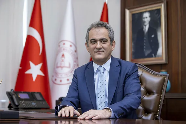 milli-egitim-bakani-mahmut-ozerdan-flas-aciklama-egitimde-yeni-bir-model-devreye-girdi-1640422710847.jpg