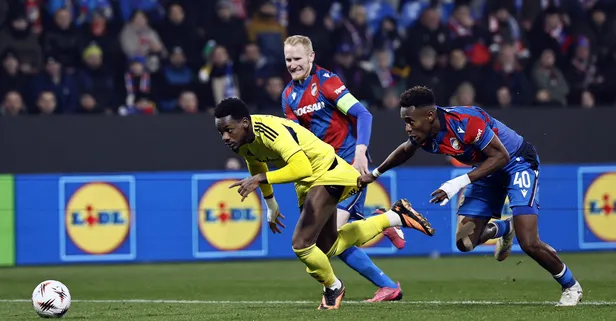 Fenerbahçe'nin Viktoria Plzen maçı sonrası o isme ağır sözler! "Rezil"