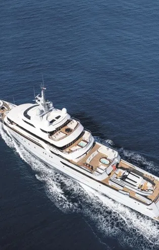 Haliç’te bir mega yat