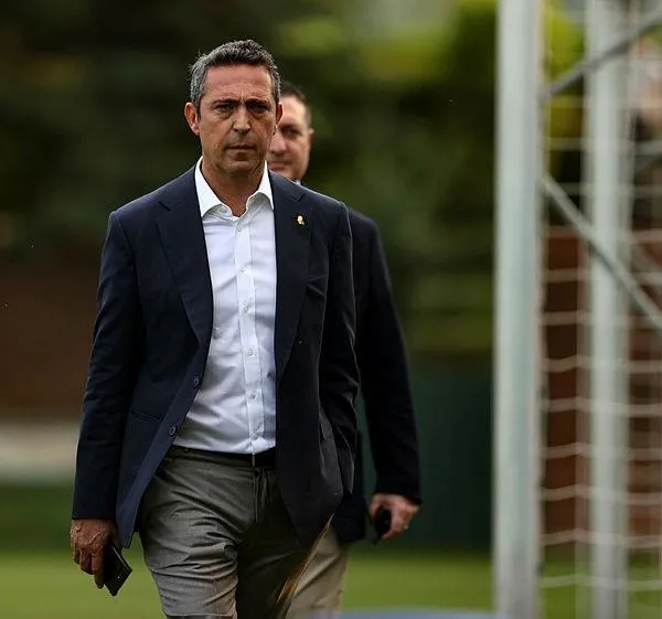 ali-koc-ilk-haftadan-stadyumda-fenerbahceli-taraftarlarla-tartisti-sosyal-medyada-ali-koc-istifa-etiketi-gunde-1659997113641.jpeg Ali Koç ilk haftadan stadyumda Fenerbahçeli taraftarlarla tartıştı! Sosyal medyada "Ali Koç istifa" etiketi gündem-4