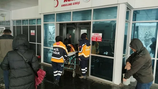1675320542746.jpeg Bingöl'de kontrolden çıkan yolcu otobüsü devrildi! Çok sayıda yaralı var-3