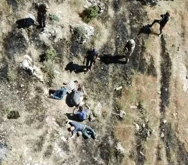 Son dakika haberi: Batman'da teröristlerin teslim olma anı kamerada!-3