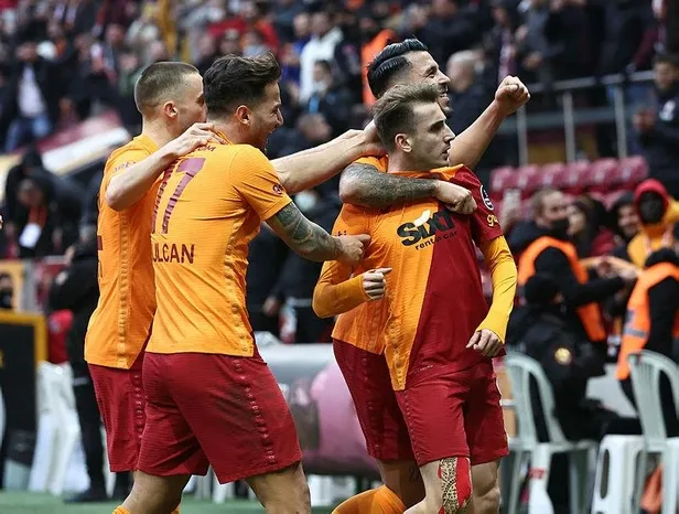 galatasaray-taraftarla-baristi-feghouli-ve-keremin-golleriyle-3-puani-hanesine-yazdirdi-1640467933030.jpeg Galatasaray taraftarla barıştı! Feghouli ve Kerem'in golleriyle 3 puanı hanesine yazdırdı-3