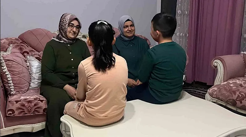 konyada-ilkokul-ogrencileri-veliler-tarafindan-darp-edildi-temizlik-fircasi-sapina-silah-karari-1782371037430.png Konya'da ilkokul öğrencileri veliler tarafından darp edildi! | Temizlik fırçası sapına "Silah" kararı-4