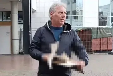 Avrupa'da alçak saldırı: Irkçı PEGIDA hareketi lideri Wagensveld Amsterdam'da Kur'an-ı Kerim yırttı