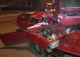 İzmir'de feci kaza! Kamyon otomobili ezdi