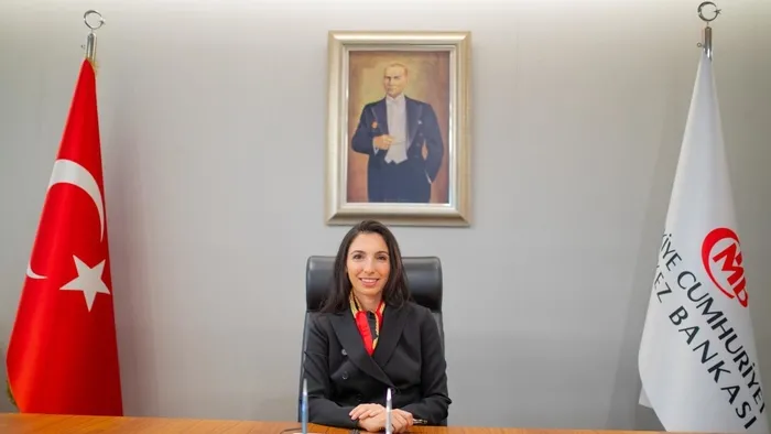 tcmb-baskani-hafize-gaye-erkan-sadece-4-ay-icerisinde-tl-mevduat-2-trilyon-tl-artti-1705032927559.jpeg TCMB Başkanı Hafize Gaye Erkan'dan 'dezenflasyon' mesajı: Rezervleri artıracağız-5