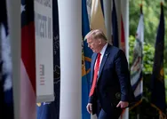 Dünya bunu konuşuyor! Çinli gazetecinin sorusu ABD Başkanı Donald Trumpa kürsü terk ettirdi!