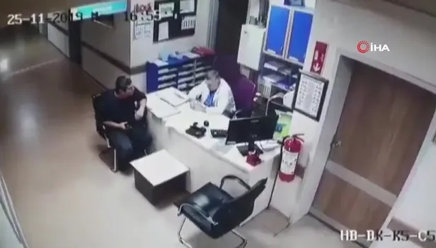 Hastanede çalışan teknisyen tavandan düştü! Sosyal medya bu videoyu konuşuyor