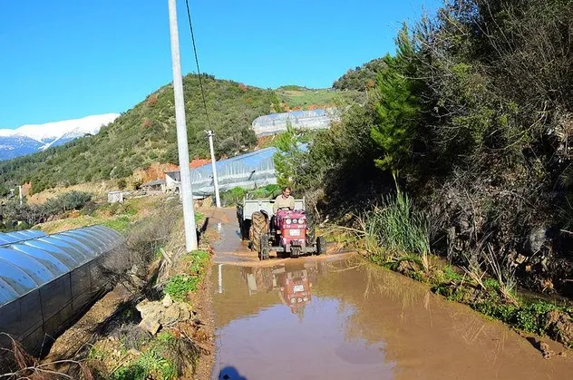 Antalya'da CHP belediyeciliği örneği! Kumluca'da vatandaşlar belediyeden destek bulamayınca kendi işini kendi halletti