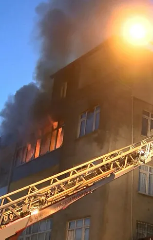 İstanbul'da yangın paniği! Son anda kurtarıldılar