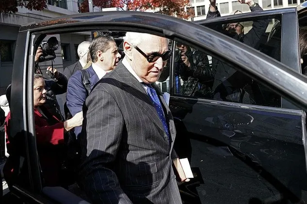 Trump'ın eski danışmanı Roger Stone "Kongre'ye yalan söylemekten" suçlu bulundu