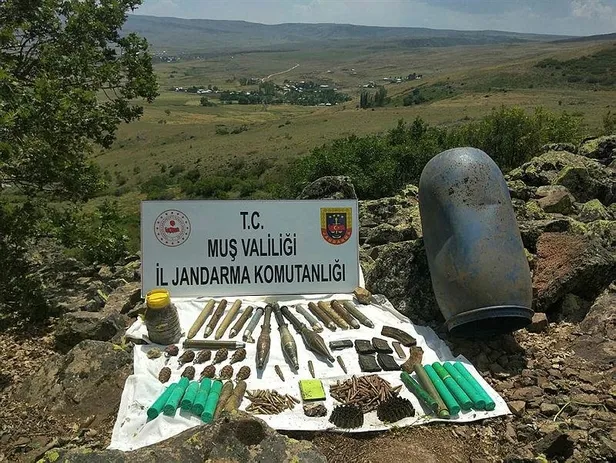 Son dakika: Muş'ta terör örgütü PKK'ya darbe: 3 depodaki mühimmat ele geçirildi-3