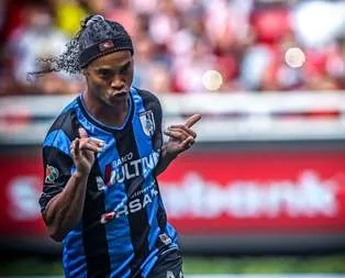 İmzalar atıldı! Ronaldinho Perşembe günü İstanbul’da