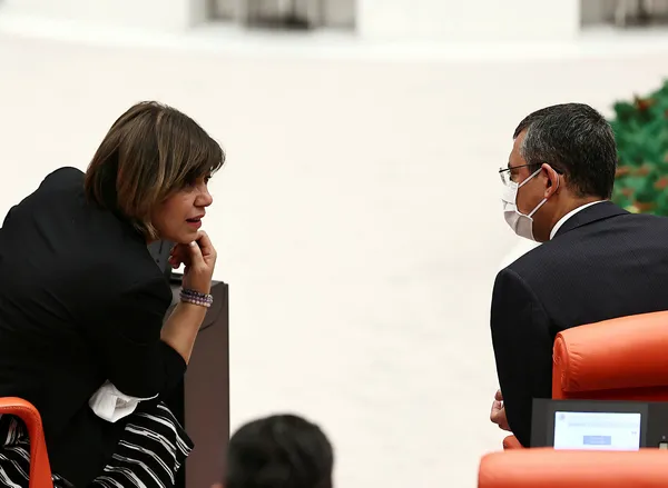 chp-tezkereye-hayir-dedi-pkkyi-mutlu-etti-bekledikleri-tesekkur-hdpden-geldi-chp-tarihi-bir-cikis-yapmistir-1635273215407.jpg CHP tezkereye 'hayır' dedi PKK'yı mutlu etti! Bekledikleri teşekkür HDP'den geldi: CHP tarihi bir çıkış yapmıştır-3