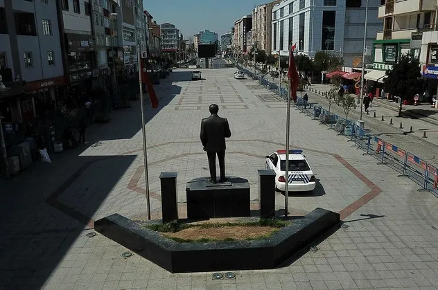 Son dakika: İstanbul Sultanbeyli meydanı yaya trafiğine kapatıldı