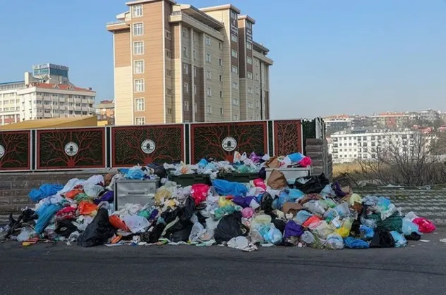 Çöp yığınları vatandaşı çıldırttı! CHP'li Maltepe Belediyesi'ne tepki yağıyor