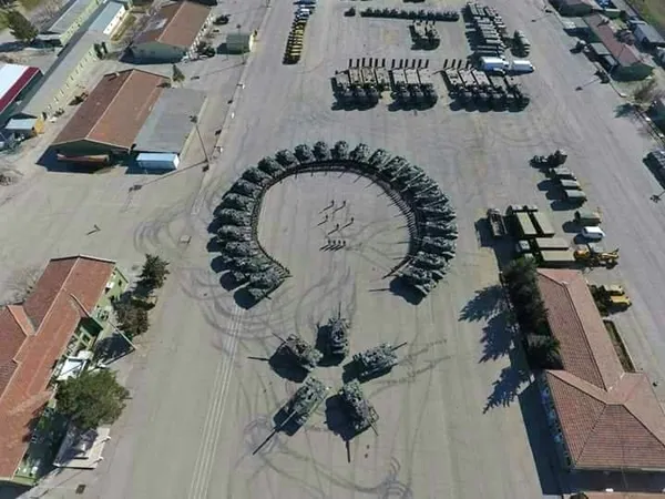 Silopi'deki tank taburundan 'ayyıldızlı' gösteri-2