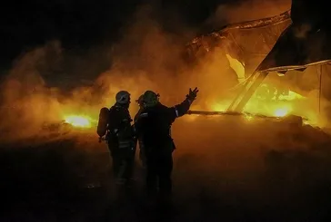 Alevler geceyi aydınlattı!