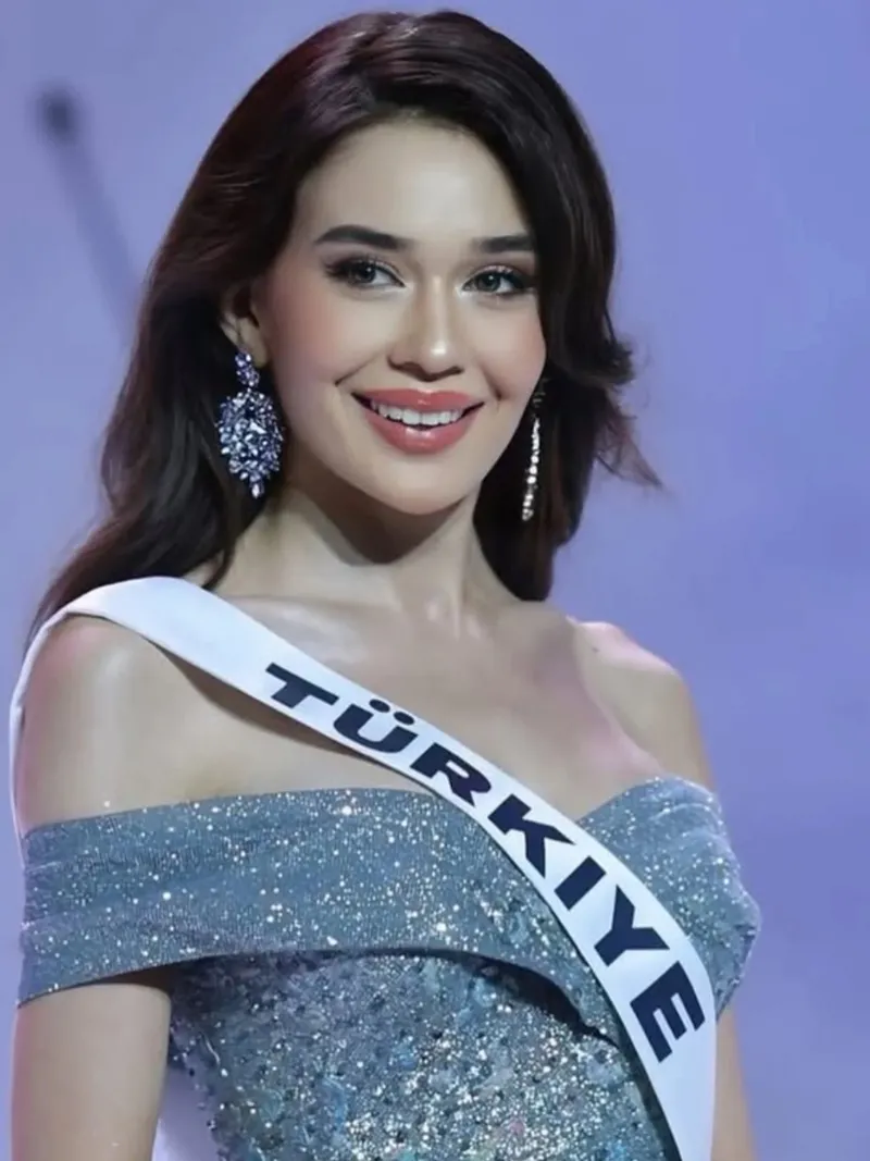 once-aptal-krizi-sonra-birincilik-miss-universe-2025te-kainatin-en-guzel-kadini-belli-oldu-1763711772018.jpeg Kaynak: Sosyal medya