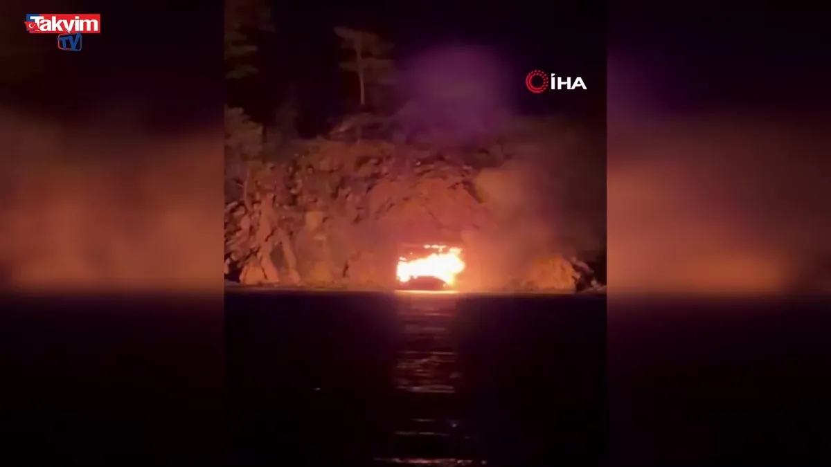 Antalya Adrasan'da tur teknesi yangını!