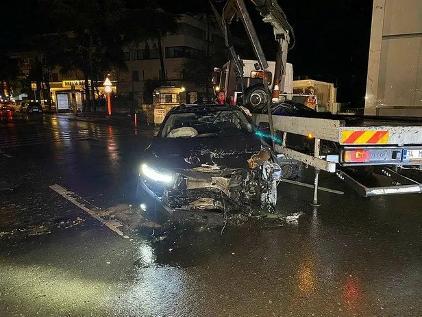 Kadıköy'de makas atan otomobil sürücüsü ölümden döndü!-2