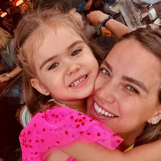 Kuruluş Osman'ın Ulugan'ı Devrim Saltoğlu’nun gözlerden uzak büyüttüğü kızı hayran bıraktı! - 10