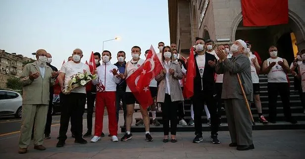 Son dakika: Nevşehir’den bir grup sporcu, 15 Temmuz kahramanı Ömer Halisdemir’in Niğde’deki kabrine koşuyor