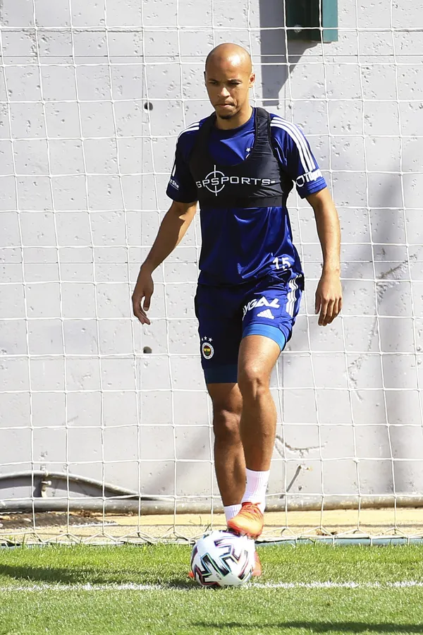 fenerbahceye-tisseranddan-kotu-haber-italyanlar-duyurdu-1657015373291.jpg Fenerbahçe'ye Tisserand'dan kötü haber! İtalyanlar duyurdu...-2