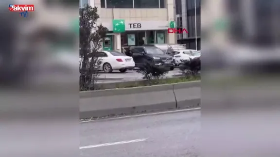 Bankadan para çeken kişiye silahlı gasp girişimi