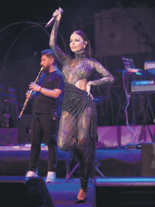 cicegi-burnunda-cift-ebru-sahin-ve-cedi-osman-temmuz-ayinda-15-bin-kilometre-yol-yapti-1658777515669.jpeg Çiçeği burnunda çift Ebru Şahin ve Cedi Osman Temmuz ayında 15 bin kilometre yol yaptı-11