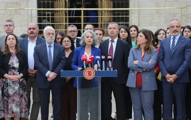 ankaradaki-teror-saldirisi-sonrasi-hdp-sozcusu-cigdem-kilicgun-ucardan-kustah-tehdit-turk-milleti-bedel-odemey-1696271439004.jpeg Ankara'daki kalleş saldırı sonrası HDP'den zaman ayarlı küstah tehdit! Çiğdem Kılıçgün Uçar: Türk milleti bedel ödemeye devam edecek-5