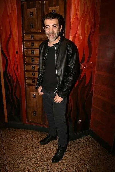 ajanlara-acimiyor-edhonun-tipisi-hakkindaki-sasirtan-gecek-unlu-oyuncu-savas-ozdemir-gercekte-1617656452238.jpeg Ekranları sallıyor! EDHO’nun Tipi’si hakkındaki şaşırtan geçek! Ünlü oyuncu Savaş Özdemir gerçekte...-6