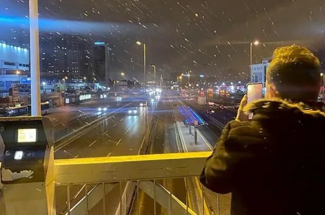 İstanbul'da kar yağışı! Şişli, Beyoğlu, Kağıthane, Beşiktaş, Silivri ve Sarıyer...