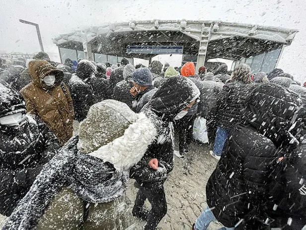 yarin-kamu-calisanlari-tam-gun-izinli-mi-25-ocak-2022-sali-istanbulda-kamu-calisanlari-izinli-mi-sayilacak-1643054837925.jpg 25 Ocak 2022 Salı İstanbul'da kamu çalışanları izinli mi sayılacak? Bugün kamu çalışanları tam gün izinli mi?-2