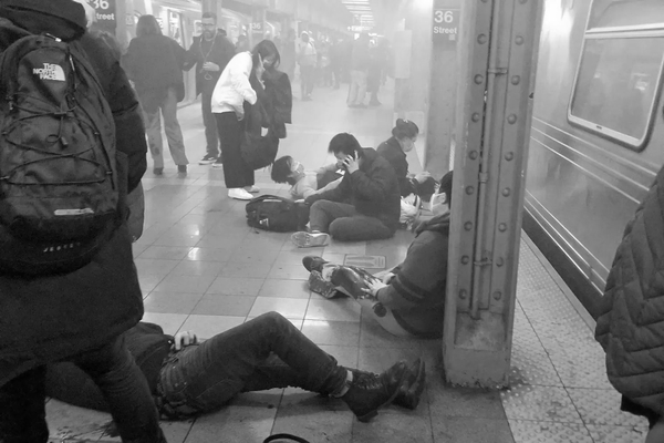 son-dakika-new-york-metrosuna-saldiri-birden-fazla-vurulan-var-patlayicilar-bulundu-1649770840413.jpg SON DAKİKA: New York metrosunda saldırı! Birden fazla vurulan var patlayıcılar bulundu... Beyaz Saray'dan ilk açıklama!-2