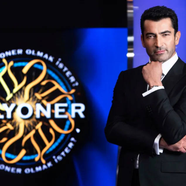 Şu anda İstanbul’daki Tarihi Yarımada’nın drone’la havadan çekilen görüntülerini izleyen biri, Ayasofya-, Kebir Camii ve Sultan Ahmed Camii’ne ait toplam kaç minare görür?