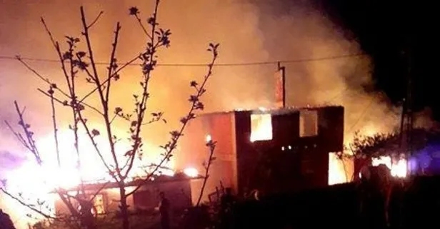 SON DAKİKA: Kastamonu’da gece yarısı korkutan yangın: 6 ev yanarak kullanılamaz hale geldi