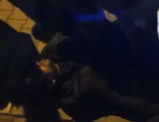Taciz şüphelisini bayılana kadar dövdüler!