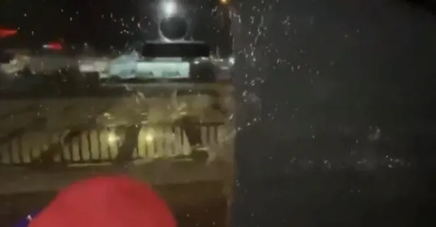 AK Parti seçim otobüsüne İzmir'de saldırı: 3 kişi yaralandı!