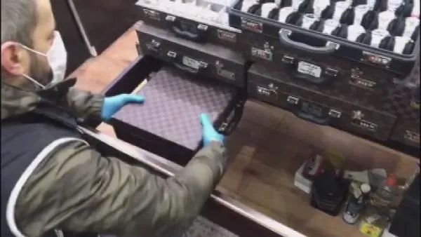 SON DAKİKA: Kapalıçarşı'da kaçakçılara polis baskını: 3 milyon liralık kaçak eşya ele geçirildi-4