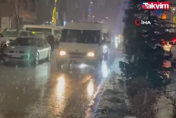 Yüksekova’da lapa lapa kar yağdı