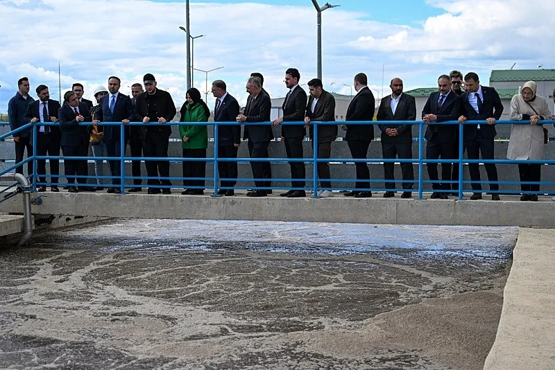 emine-erdoganin-onculugunde-van-golunde-cevre-seferberligi-yuzde-98-aritma-oranina-ulasildi-1779228595267.jpeg Emine Erdoğan’ın öncülüğünde Van Gölü’nde çevre seferberliği: Yüzde 98 arıtma oranına ulaşıldı-9