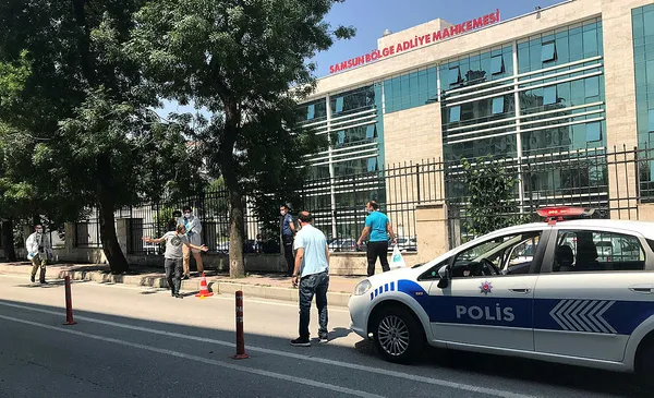 1592389406490.jpg Adliye önünde büyük panik! Pompalı tüfekle dehşet saçtı-1
