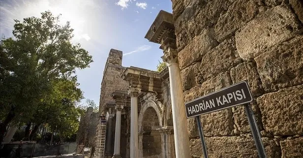 Antalya’nın Hadrian Kapısı’nı yılda 21 milyon turist ziyaret ediyor!