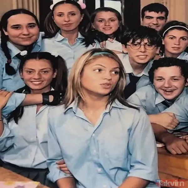 2003-2006 Yılları Arasında Yayınlanan Gençlik Dizisi Hayat Bilgisi'nin İki Ünlü Oyuncusu Yıllar Sonra Bir Araya Geldi.