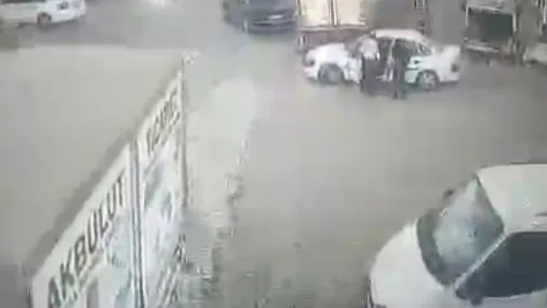 afyonkarahisarda-4-kisinin-sokak-ortasinda-katledildigi-anlar-ortaya-cikti-1636379913349.jpg Afyonkarahisar’da 4 kişinin sokak ortasında katledildiği anlar ortaya çıktı-4