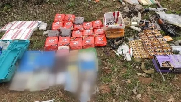 son-dakika-pence-kilit-harekatinda-yeni-goruntuler-komandolar-inlerini-basiyor-1650446064788.jpg Son dakika: Pençe-Kilit Harekatı'nda yeni görüntüler! Komandolar inlerini basıyor...-6